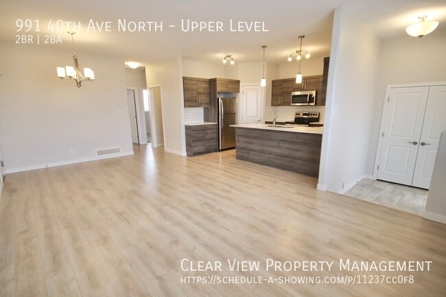 Building Photo - Amazing 2 bedroom upper suite in Legacy No...
