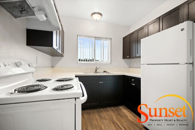 Kitchen - 1855 Bayview Heights Dr