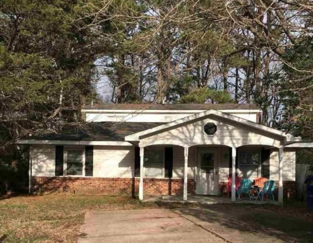 Primary Photo - 605 Juno Ct