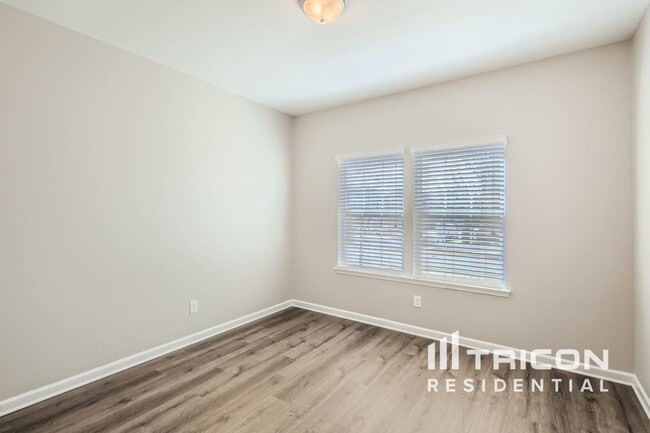 Building Photo - 12553 Druids Glen Dr