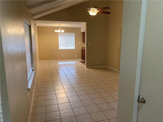 Foto del edificio - 7208 Creekside Dr