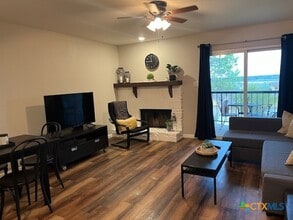 Building Photo - 943 Parkview Dr