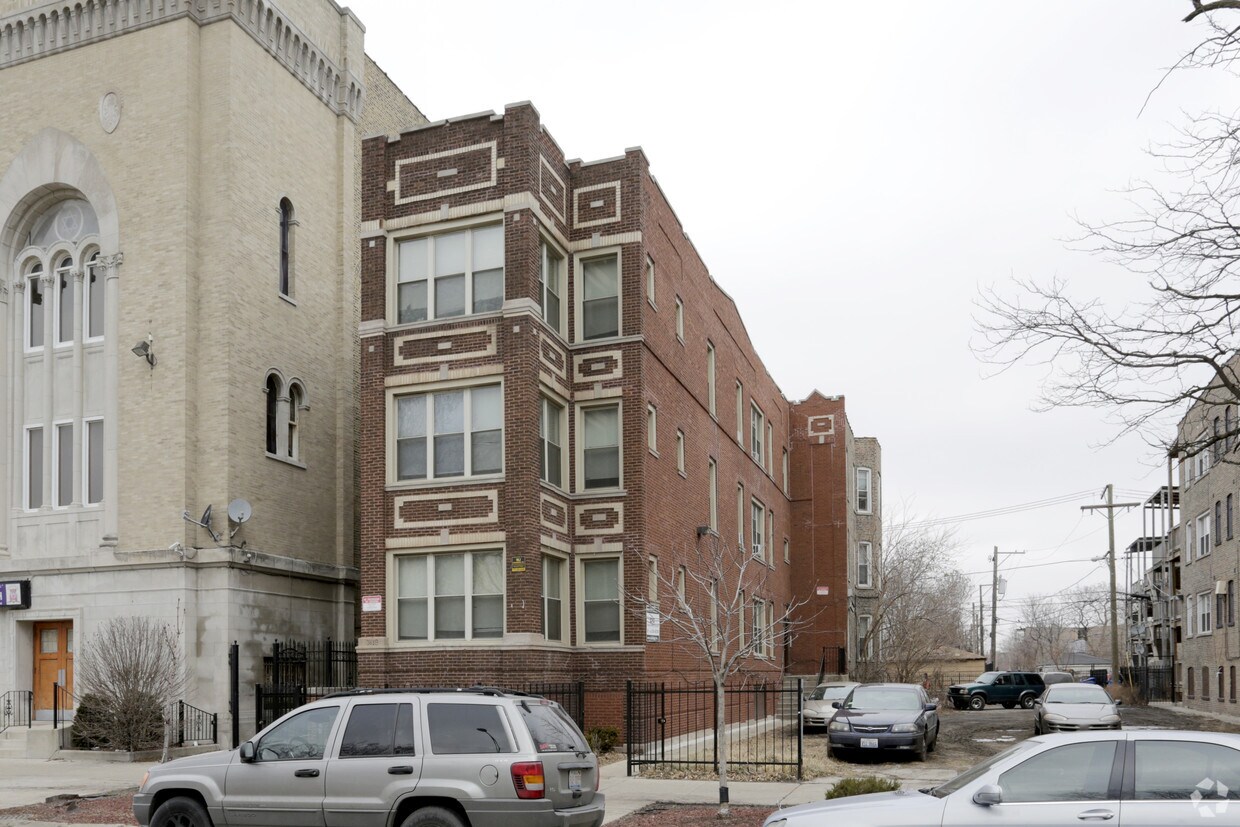 Foto principal - 3618 W Douglas Blvd