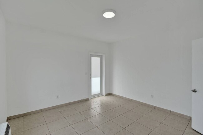 Foto del edificio - 2160 Bay Dr