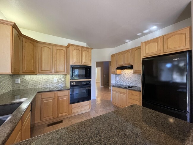 Building Photo - 929 Yosemite Dr