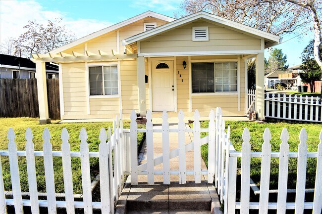 Building Photo - Dog Friendly Remodeled Home