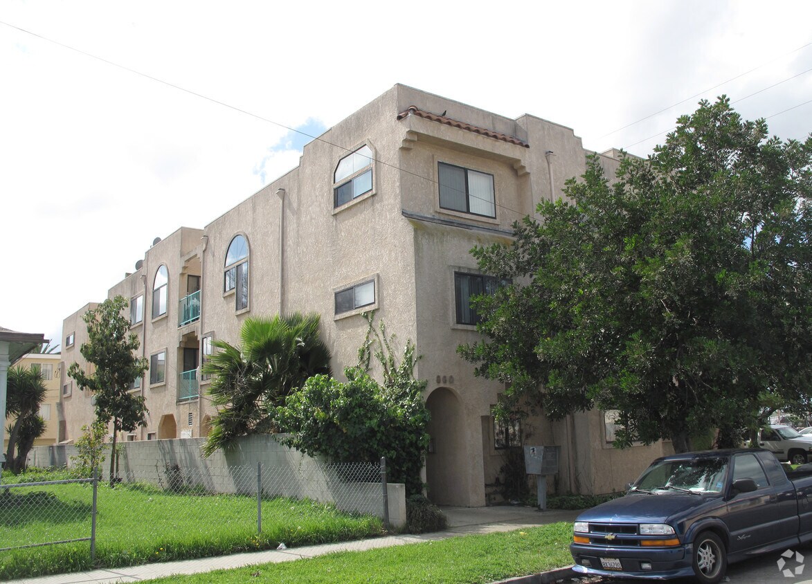 Building Photo - 860 W 165th Pl