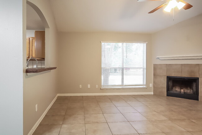 Building Photo - 10471 Twin Circles Dr