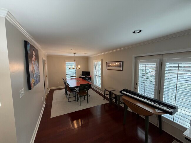 Comedor - 3201 Lenox Rd NE