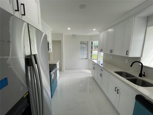 Building Photo - 15204 SW 147th Ave