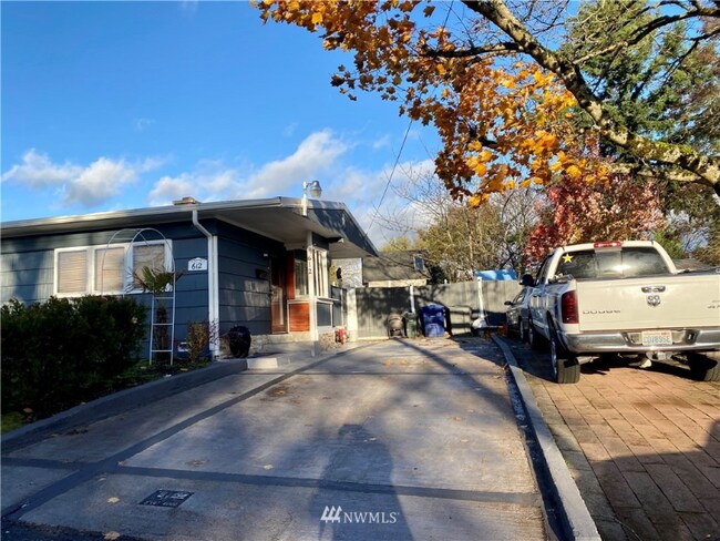 Foto del edificio - 612 Ferndale Ave NE