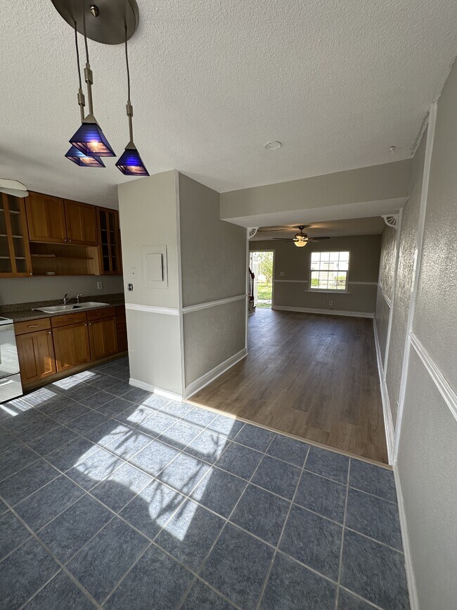 Foto del edificio - 55 Needle Blvd