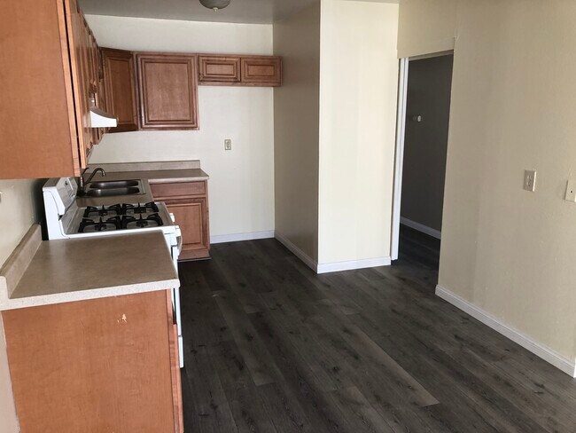 Kitchen - 1298 N Cuyamaca St