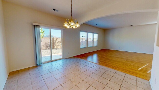 Foto del edificio - Nice location. 3 Br. 2.5 Ba, 2 CG