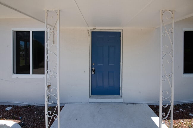 Building Photo - 1004 S 15th St
