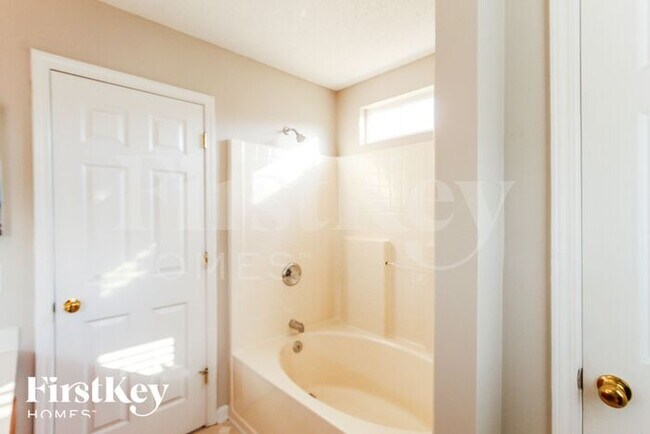 Foto del edificio - 6732 Long Nook Ln