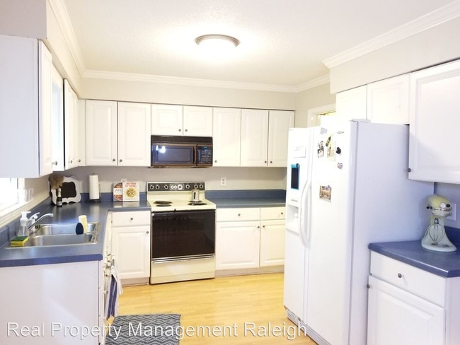 Building Photo - 4502 Hamptonshire Dr