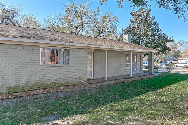 Building Photo - 7107 Sandy Knolls Dr