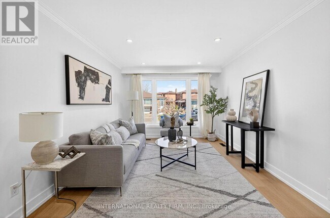 Building Photo - 26 Dellbrook Crescent