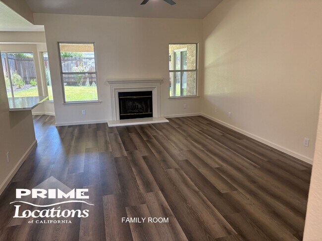 Foto del edificio - Newly updated 4 bedroom west Roseville home