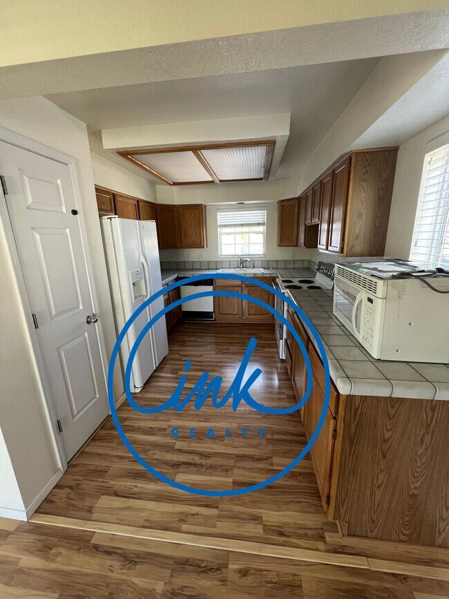 Building Photo - Cute Townhouse for Rent