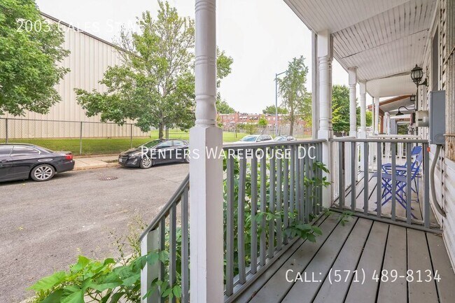 Photo - 2003 Gales St NE House