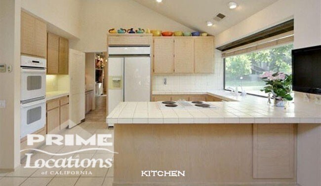 Foto del edificio - Prestigious Gold River home in gated commu...