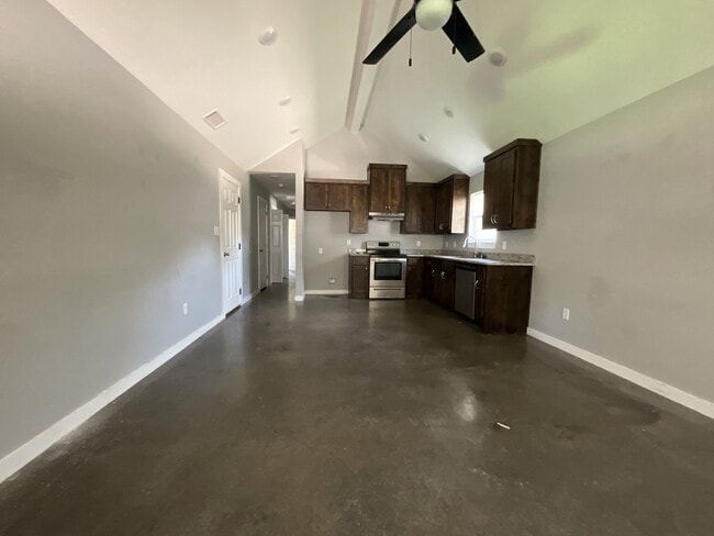 Building Photo - 100 Chloe Dr
