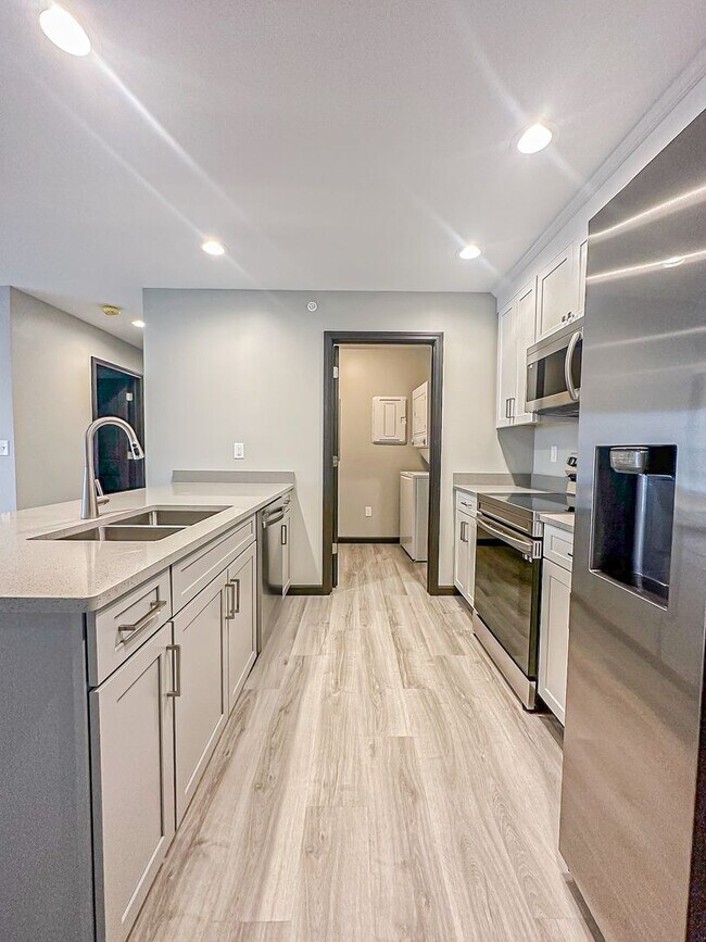 Foto del edificio - Beautiful 2 Bed, 2 Bath PREMIUM Apartment in PRIME location!  Furnished & Unfurnished Options Ava...