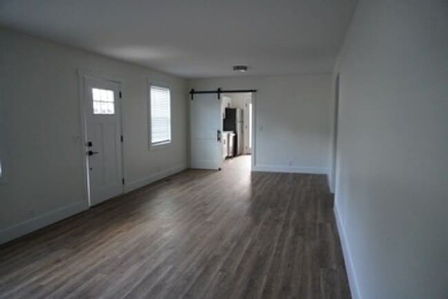 Building Photo - 2128 Sharondale Dr