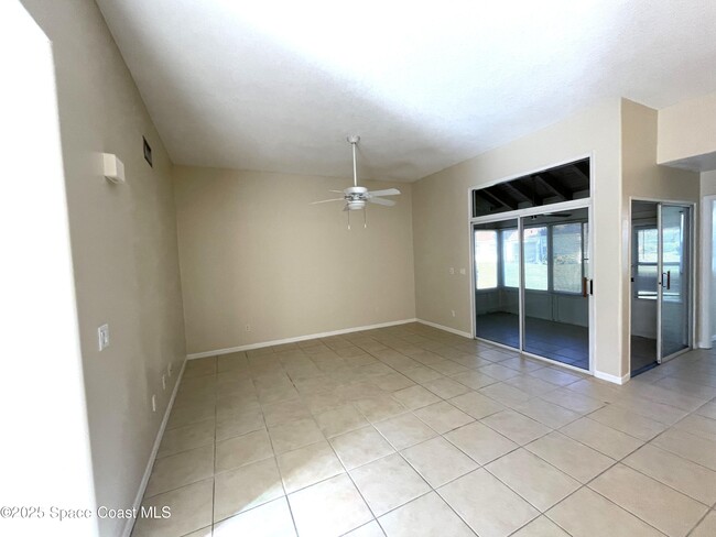 Building Photo - 740 Spring Valley Dr