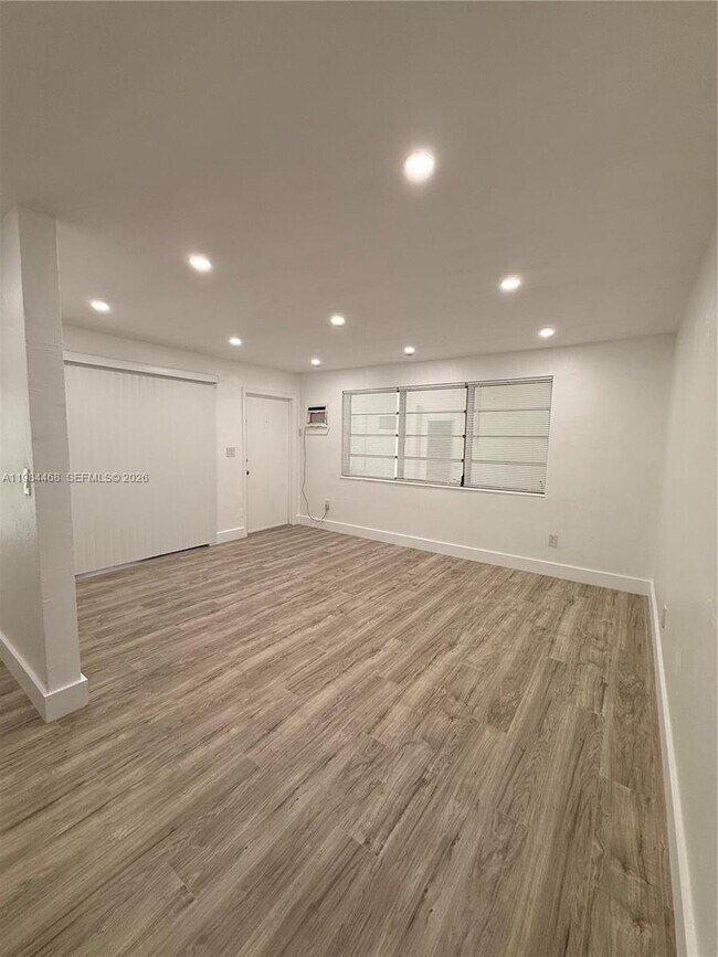 Building Photo - 16890 NE 21st Ave