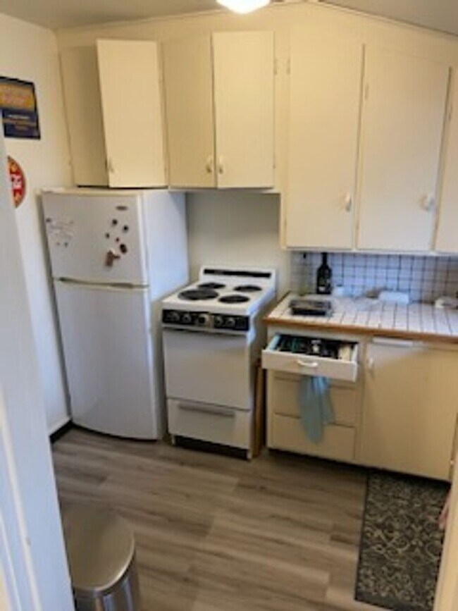 Foto del edificio - 3 Bedroom Upper Unit Very close to Downtow...