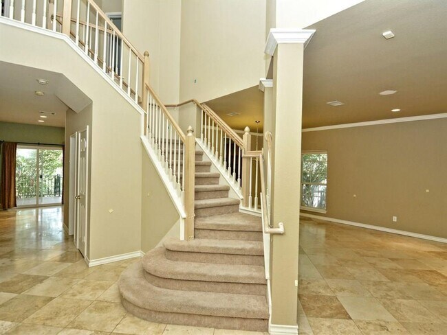 Foto del edificio - PRELEASING FOR BEGINNING OF JUNE! COME INTO YOUR OASIS!