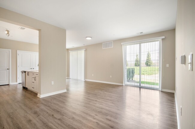 Foto del edificio - Two Bedroom Luxury Apartment (Elevator Bui...