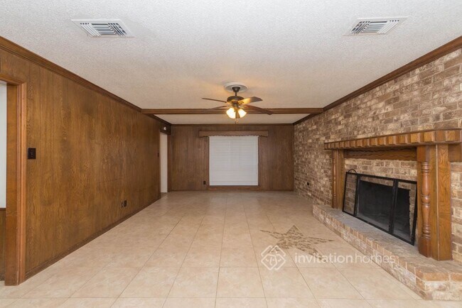 Building Photo - 3815 Highpines Dr
