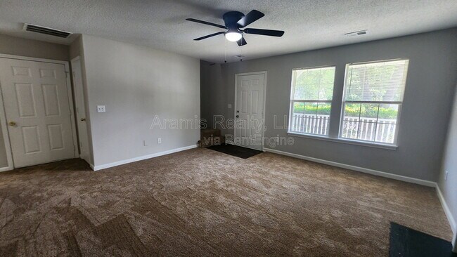 Foto del edificio - 7336 Bramble Oak Dr