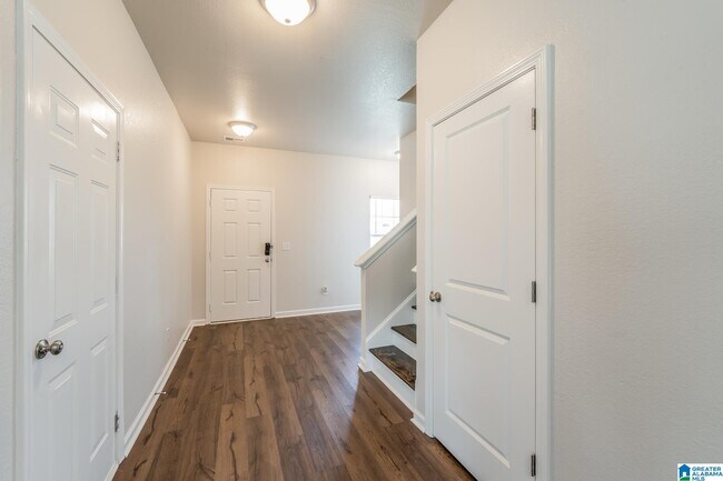 Foto del edificio - 880 Clover Cir