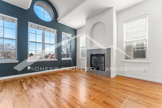 Building Photo - Stunning Condo in Denver with AC in a Grea...