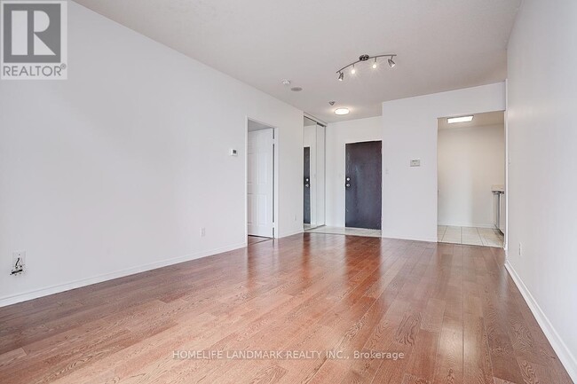 Building Photo - PH109-PH135 EMPRESS Ave