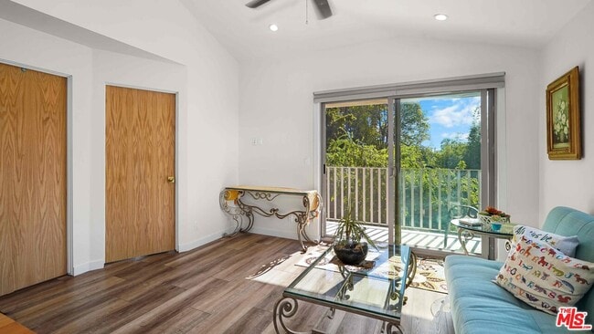 Building Photo - 116 S Glenroy Ave