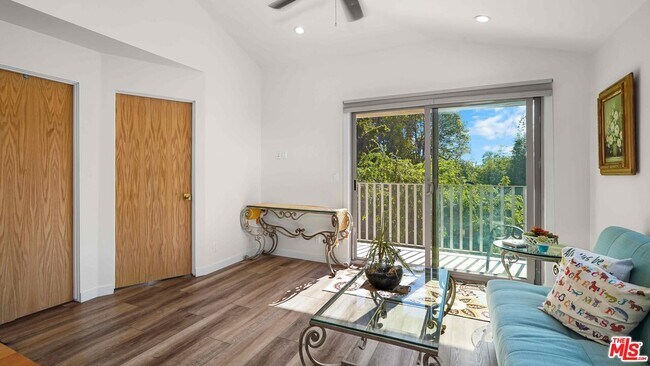 Foto del edificio - 116 S Glenroy Ave