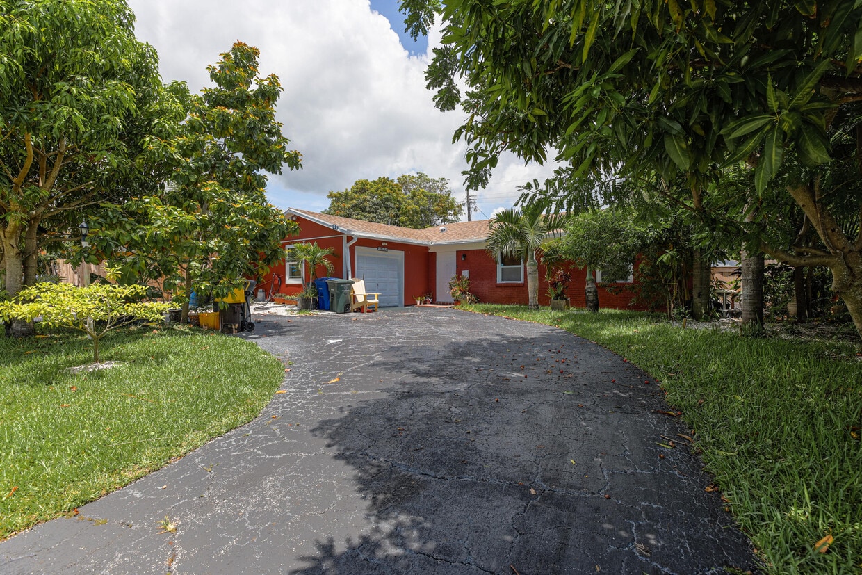 927 Northern Dr, West Palm Beach, FL 33403 House for Rent in West Palm Beach, FL