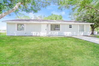 Building Photo - 811 Airport Ave SE