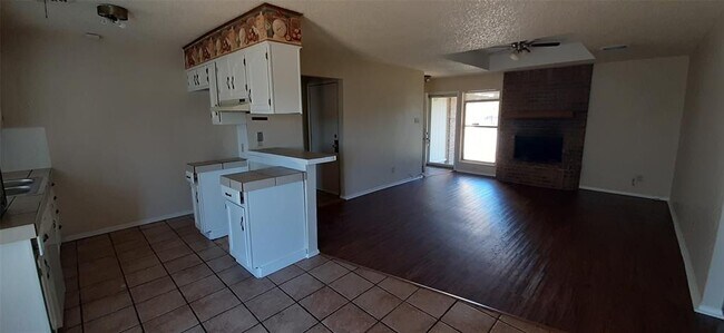 Building Photo - 942 Presidio Dr