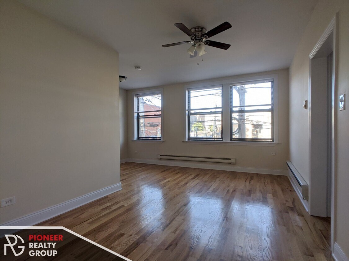 Foto principal - 812 W Diversey Pky