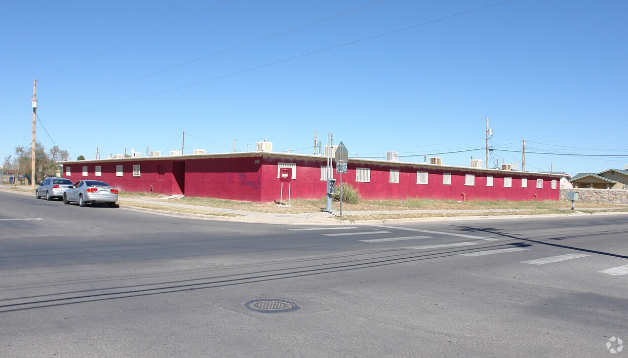 Primary Photo - 4901 Titanic Ave
