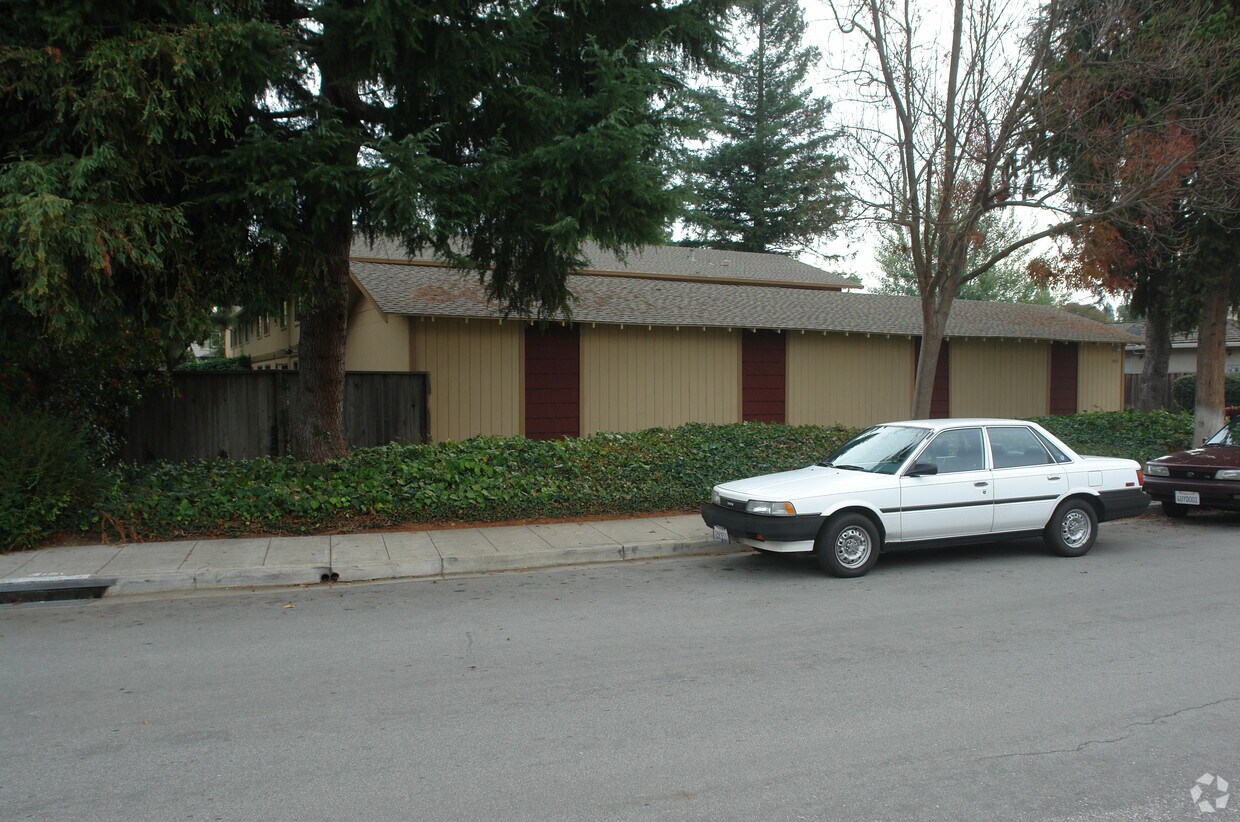 Building Photo - 1005 Boranda Ave