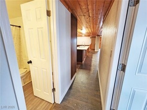 Building Photo - 2220 W Bell Vista Ave