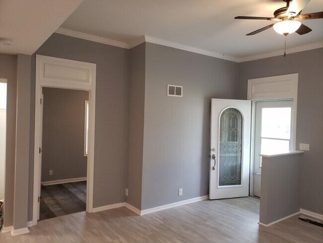 Entrance - 324 E Railroad St